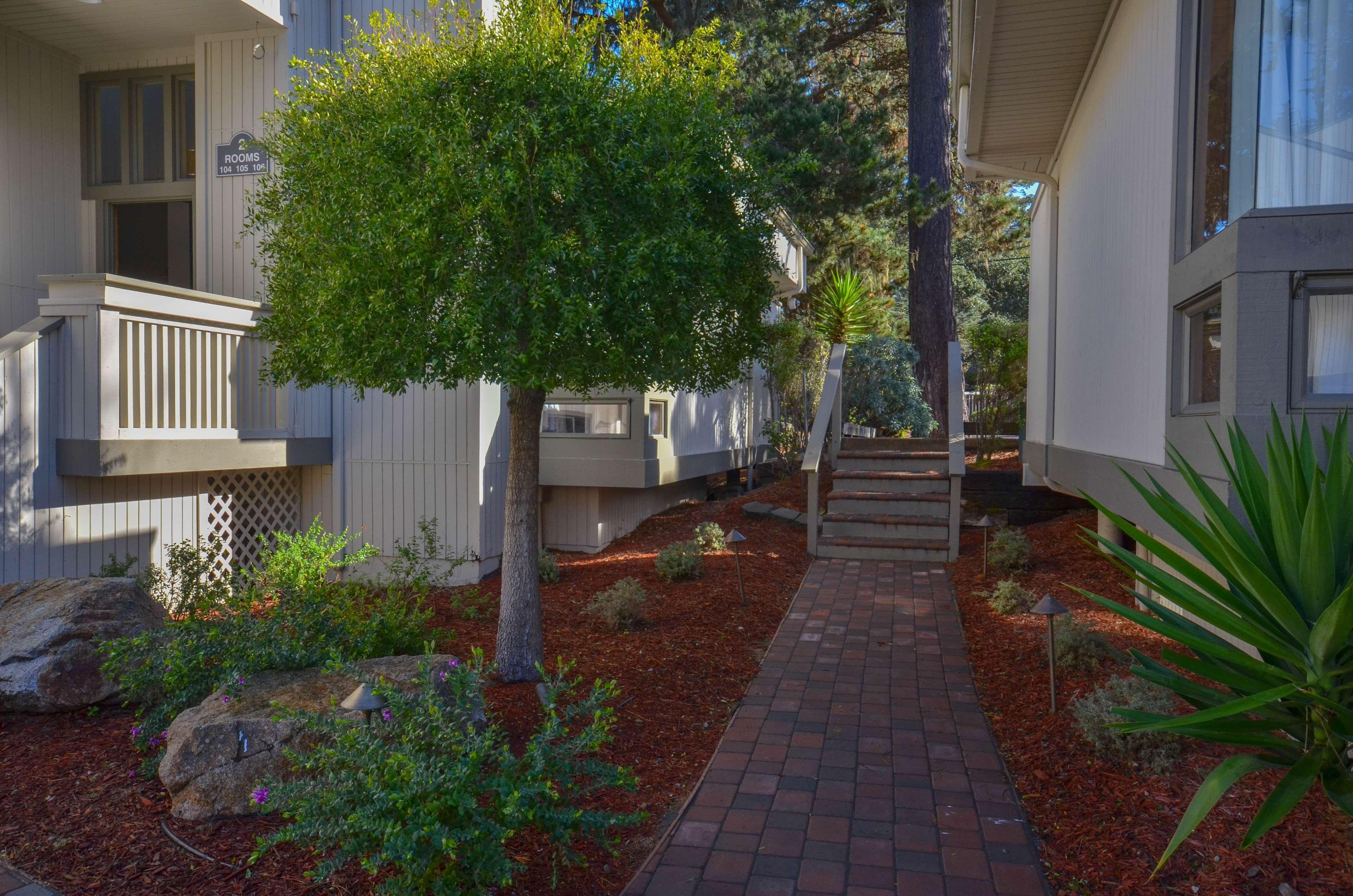 Best Western The Inn & Suites Pacific Grove Exterior photo