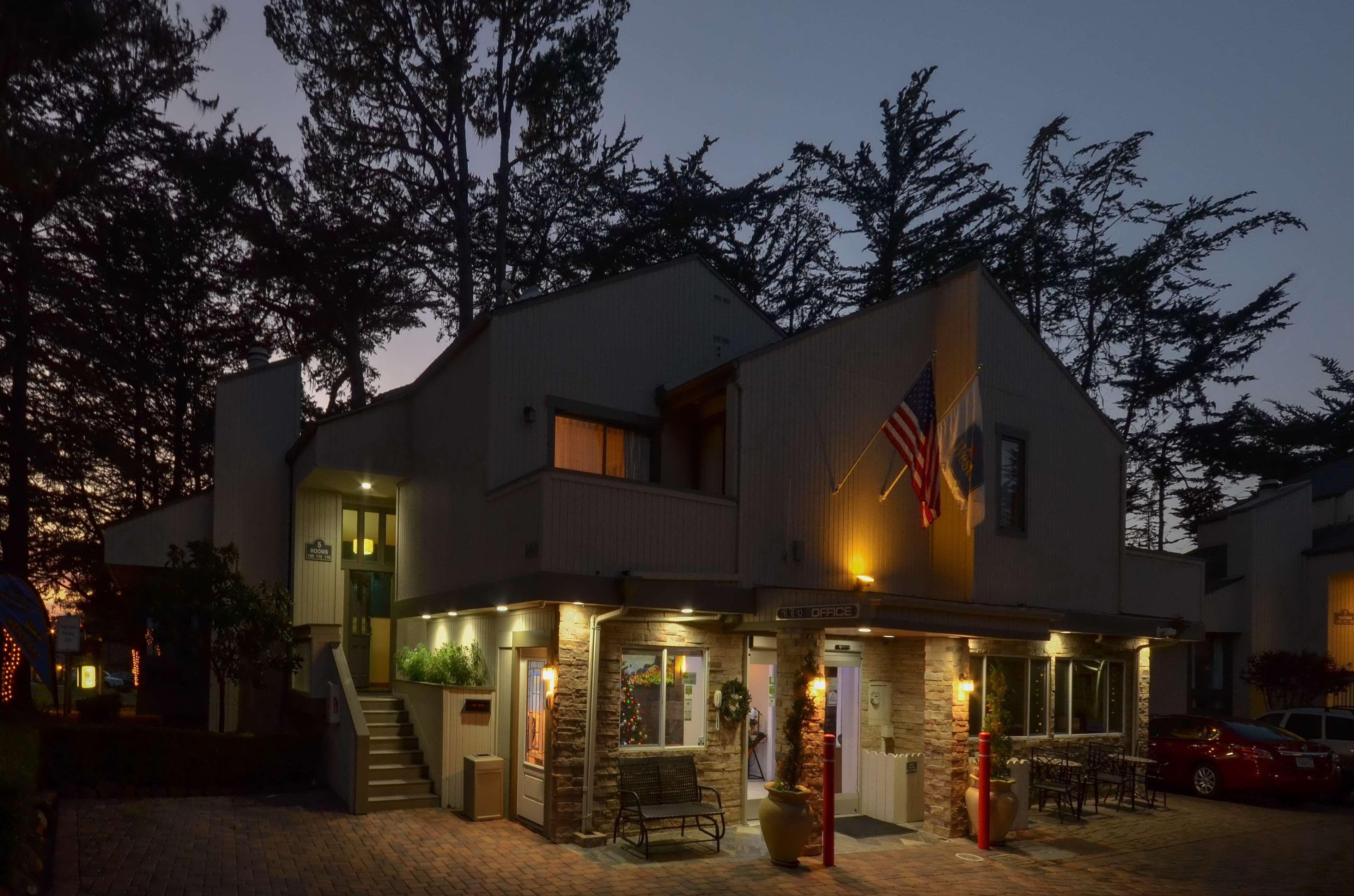 Best Western The Inn & Suites Pacific Grove Exterior photo