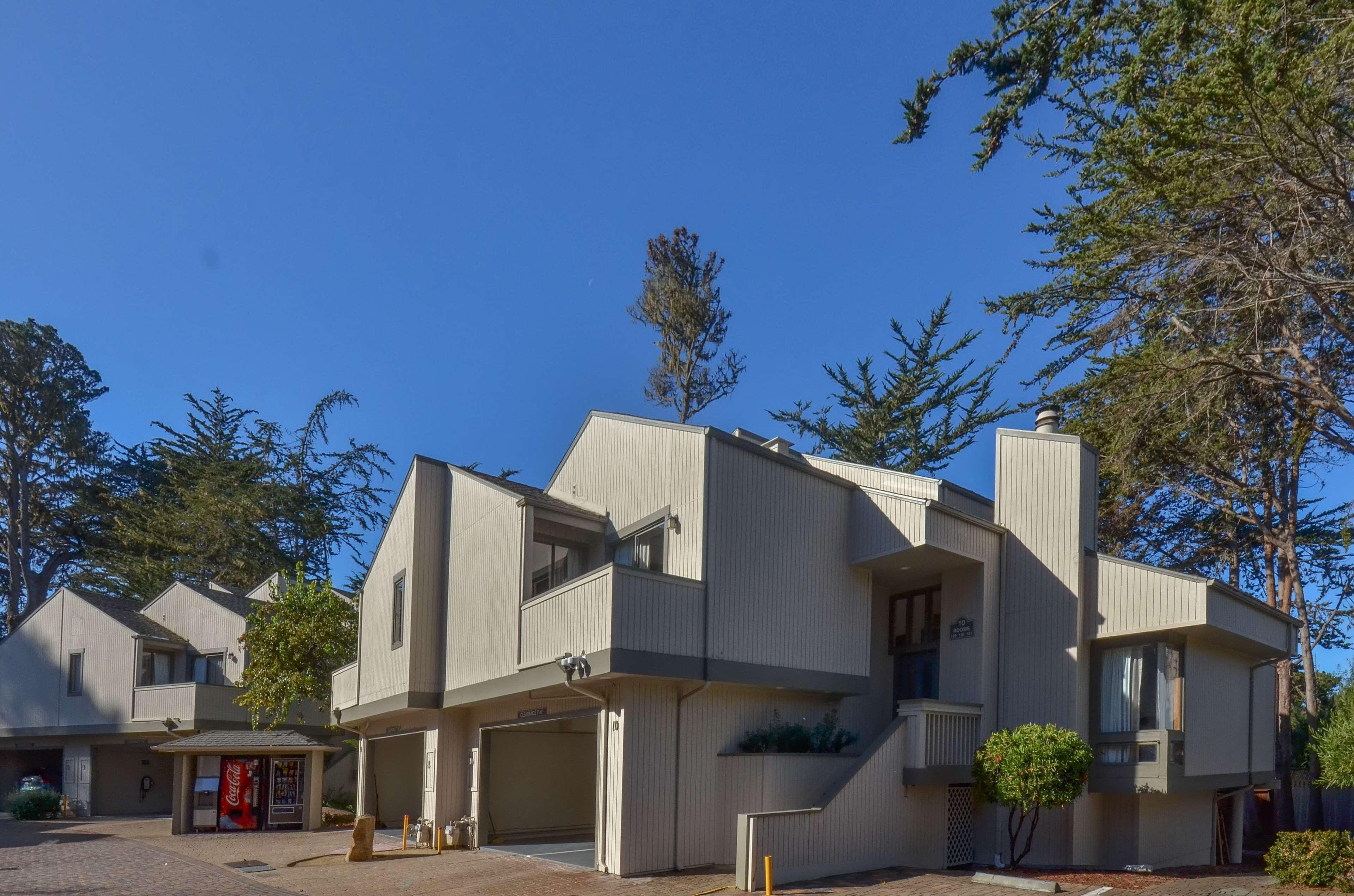 Best Western The Inn & Suites Pacific Grove Exterior photo