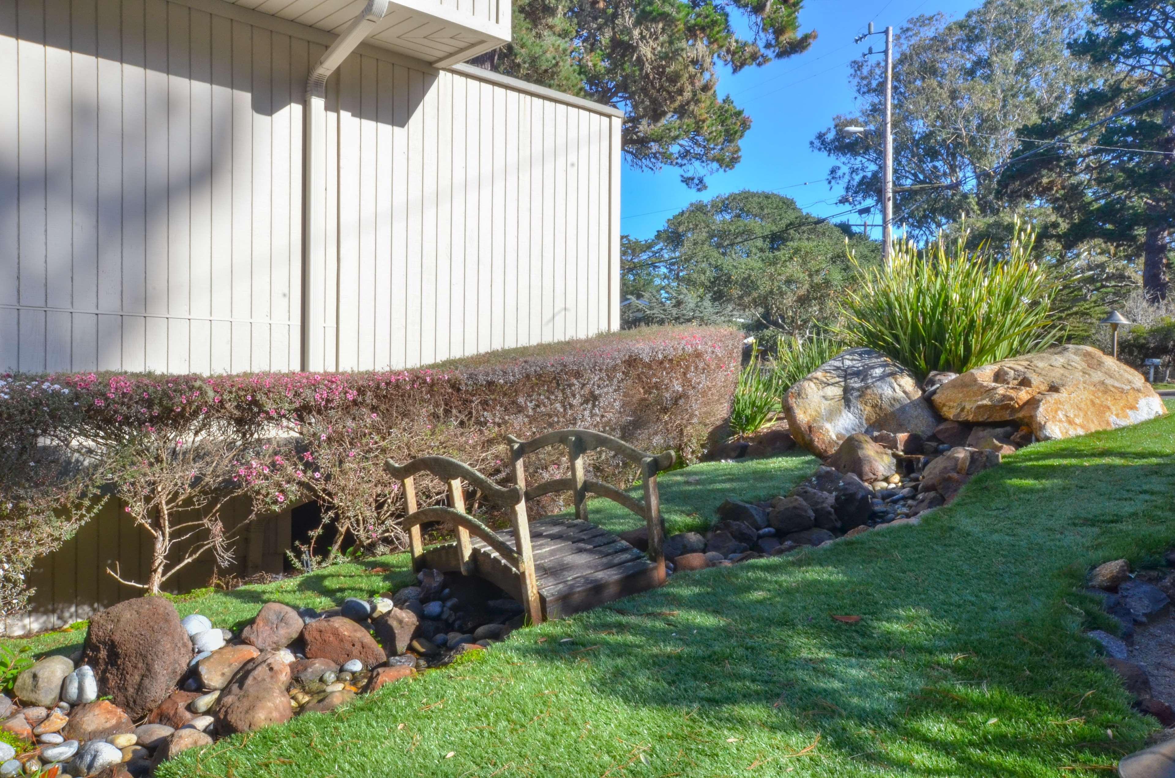 Best Western The Inn & Suites Pacific Grove Exterior photo